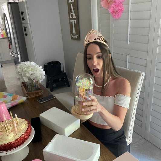 Rose Éternelle sous Cloche LED – Un Cadeau Magique & Intemporel